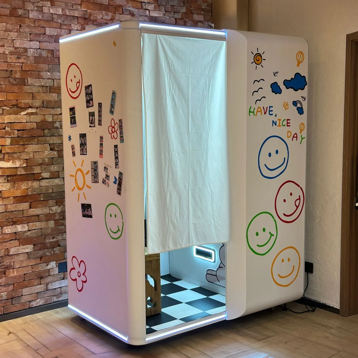 Smile Station Photo Booth - Image 3